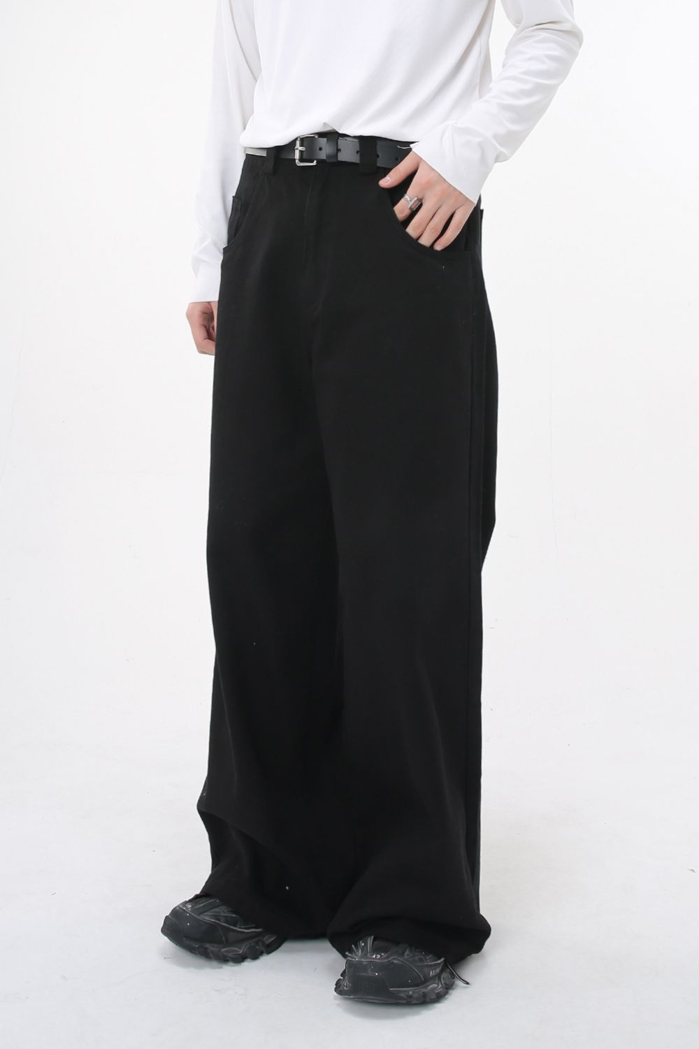 Wide Leg Jeans with Pockets